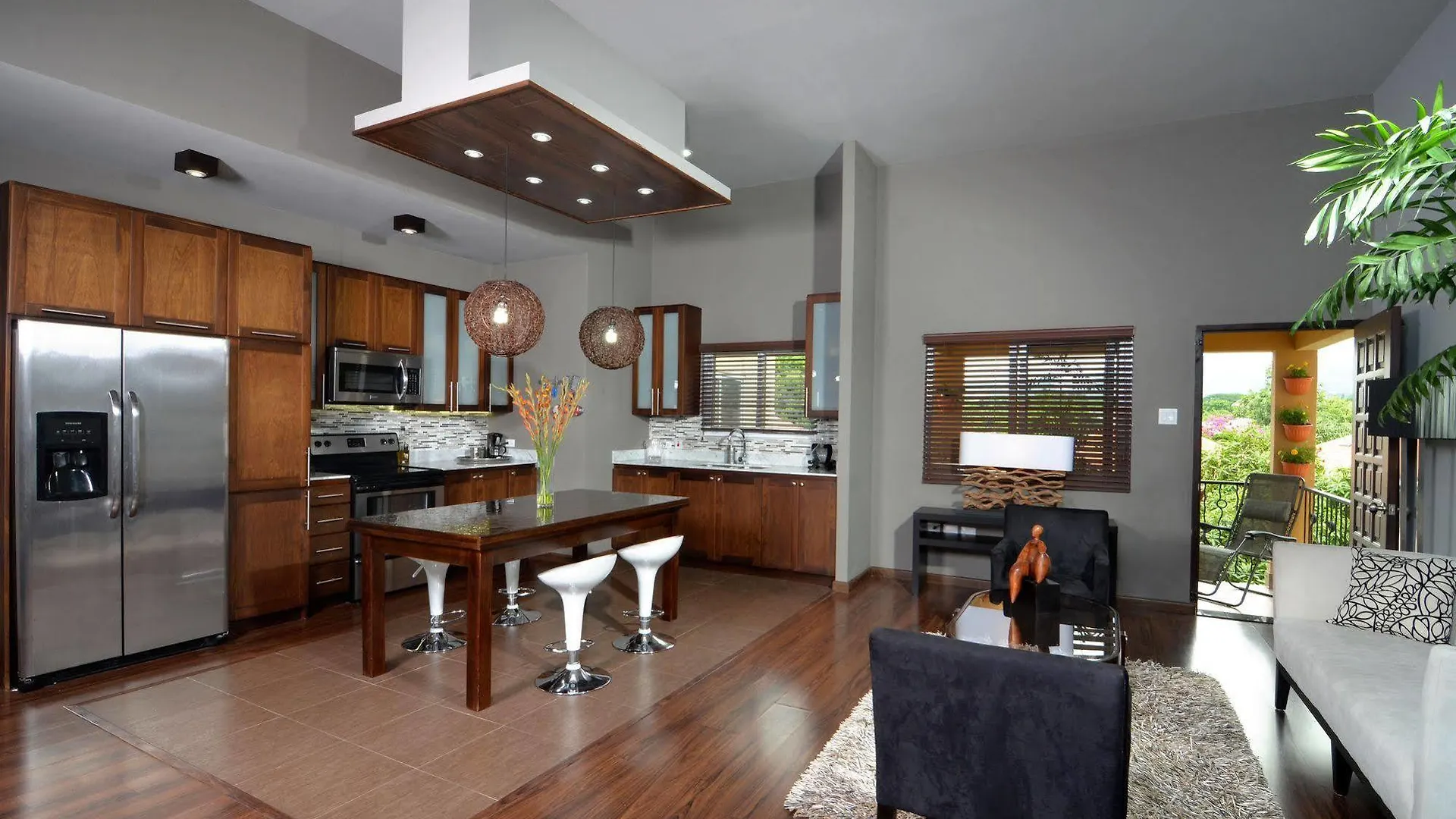 New Kingston Apartment At The Palms