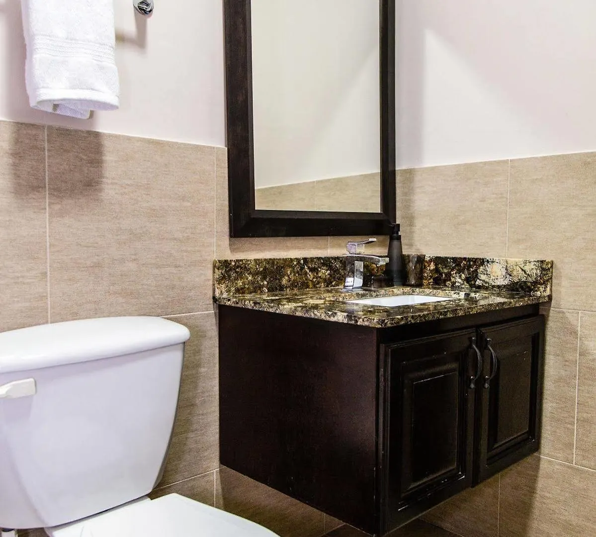 New Kingston Apartment At The Palms 0*,