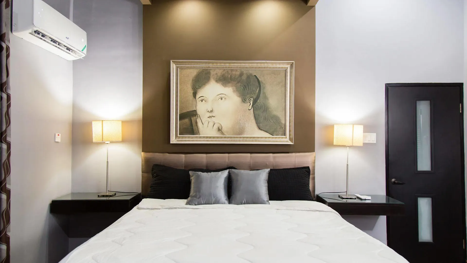 New Kingston Apartment At The Palms Jamajka