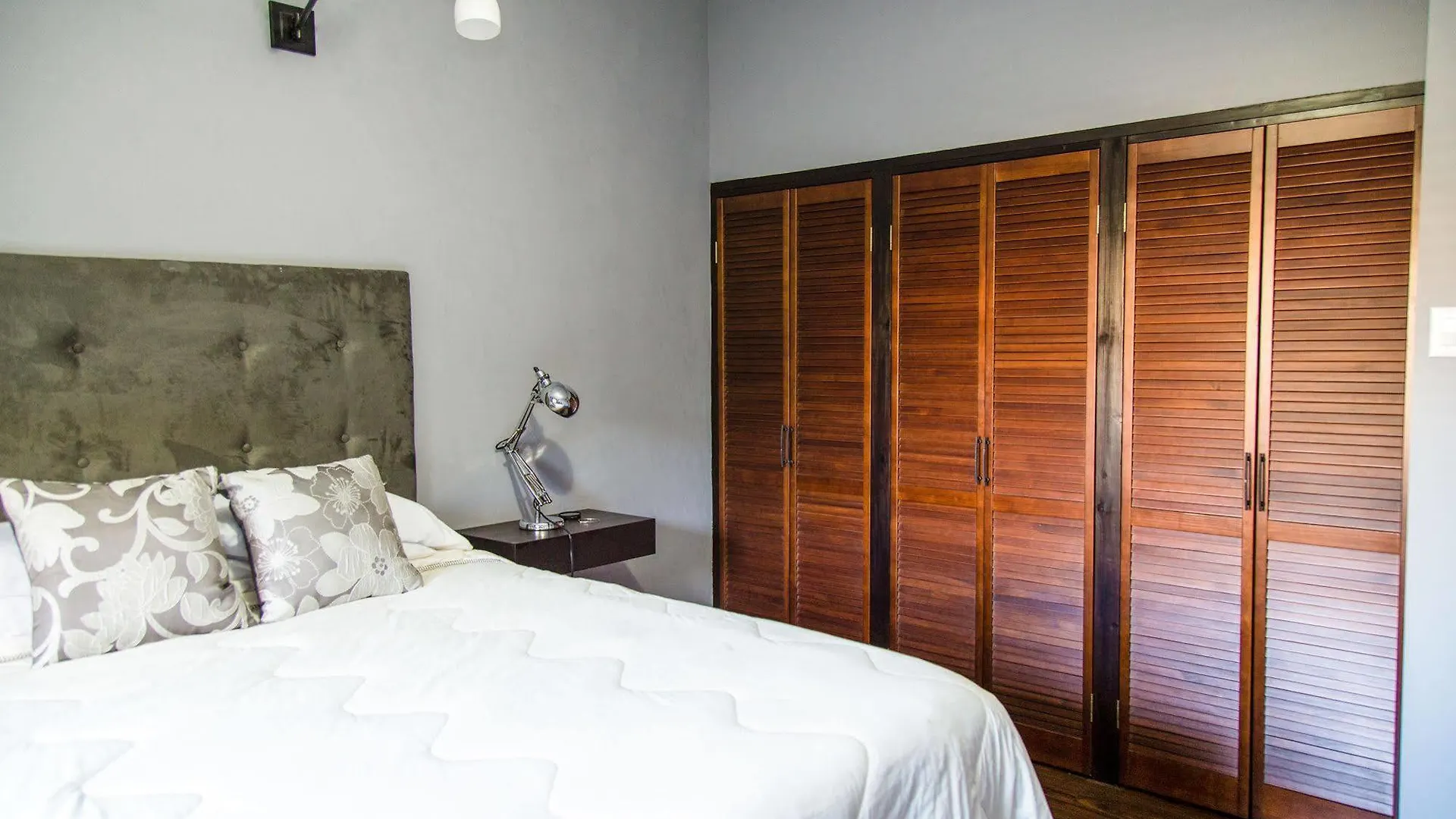 New Kingston Apartment At The Palms